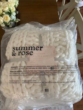 summer & rose Cream Chunky Knit Throw Blanket